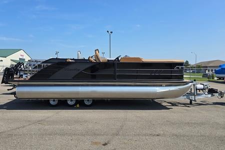 Bentley Elite 223 Swingback Dual Captain with Mercury 200L 