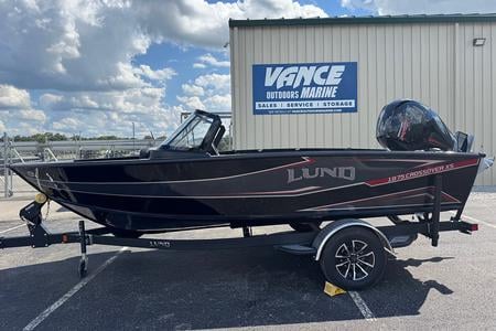 Lund 2026 1875 Crossover XS with Mercury 150XL Pro XS