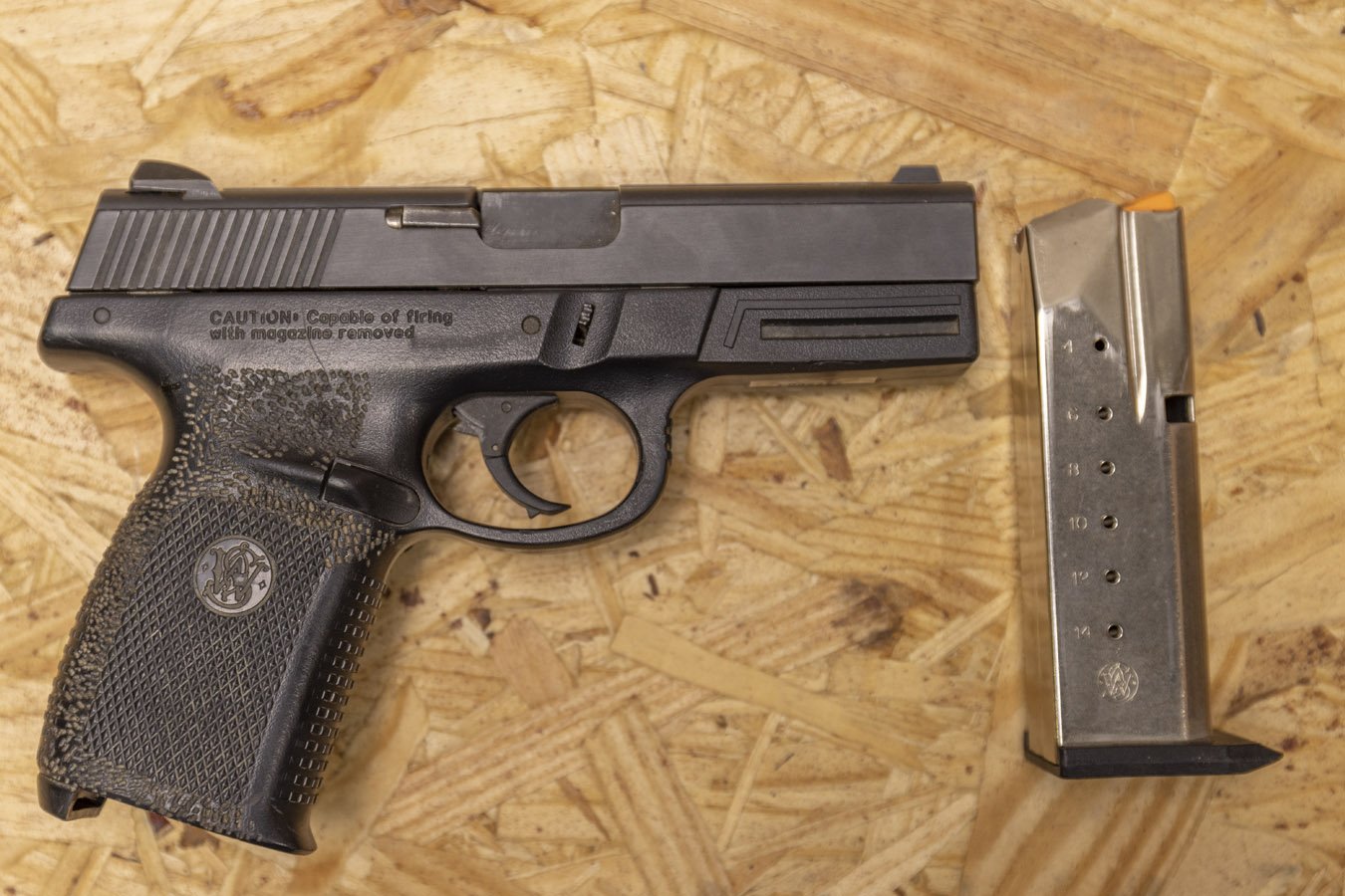 Smith & Wesson SW40E 40 S&W Police Trade-In Pistol