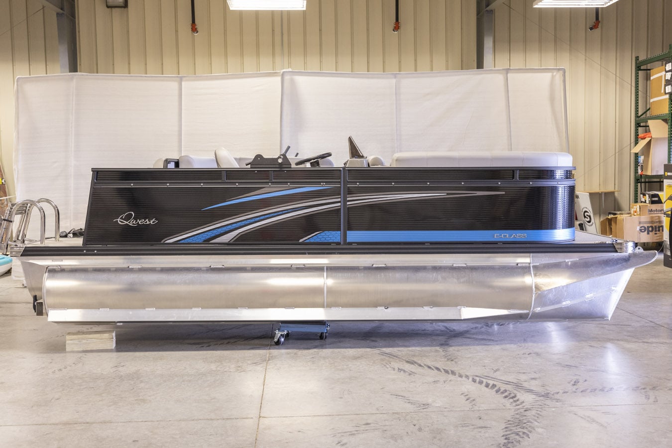Apex Marine 2022 QWEST E 818 LANAI LT TRITOON