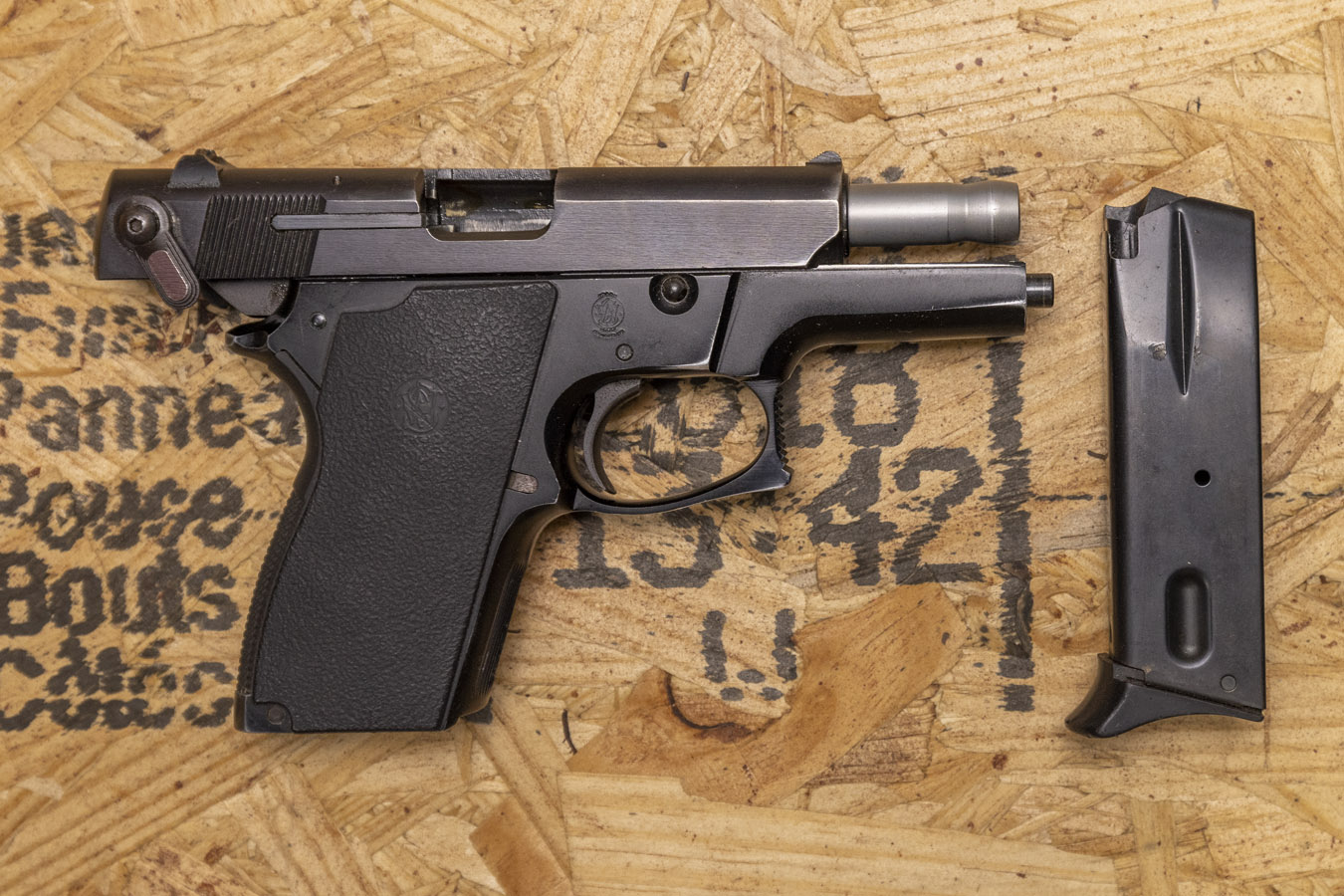 SMITH AND WESSON 469 9MM POLICE TRADE-IN PISTOL