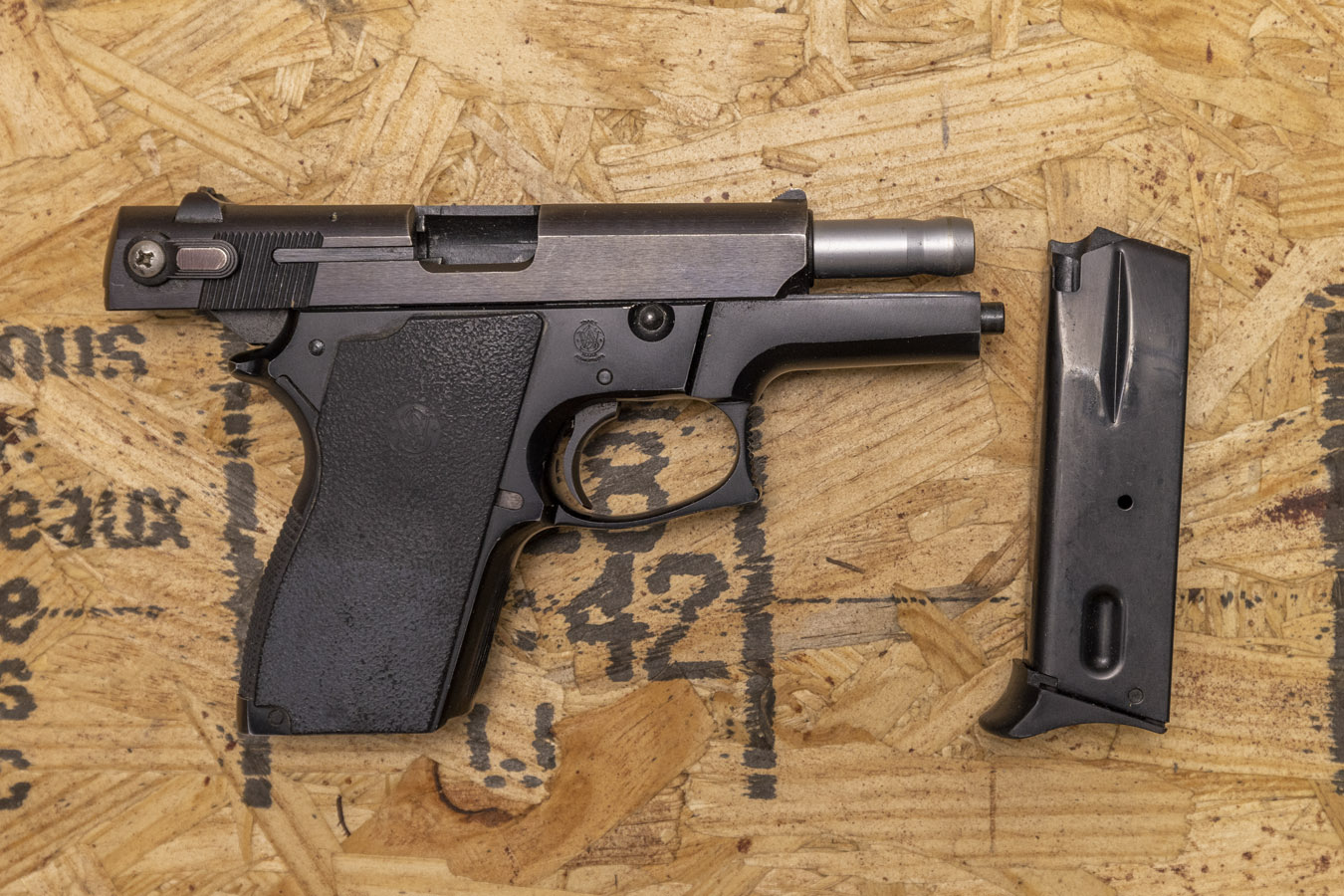 SMITH AND WESSON 469 9MM POLICE TRADE-IN PISTOL