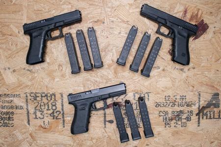 GLOCK 22 Gen3 RTF 40SW Used Police Trades with 3 Mags and Fish Gill Serrations