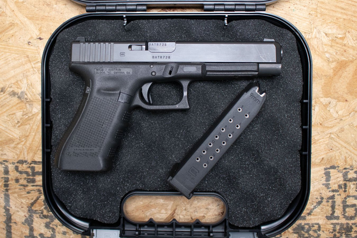 Glock 34 Gen4 9mm Police Trade-In Pistol with Window-Cut Slide, Case