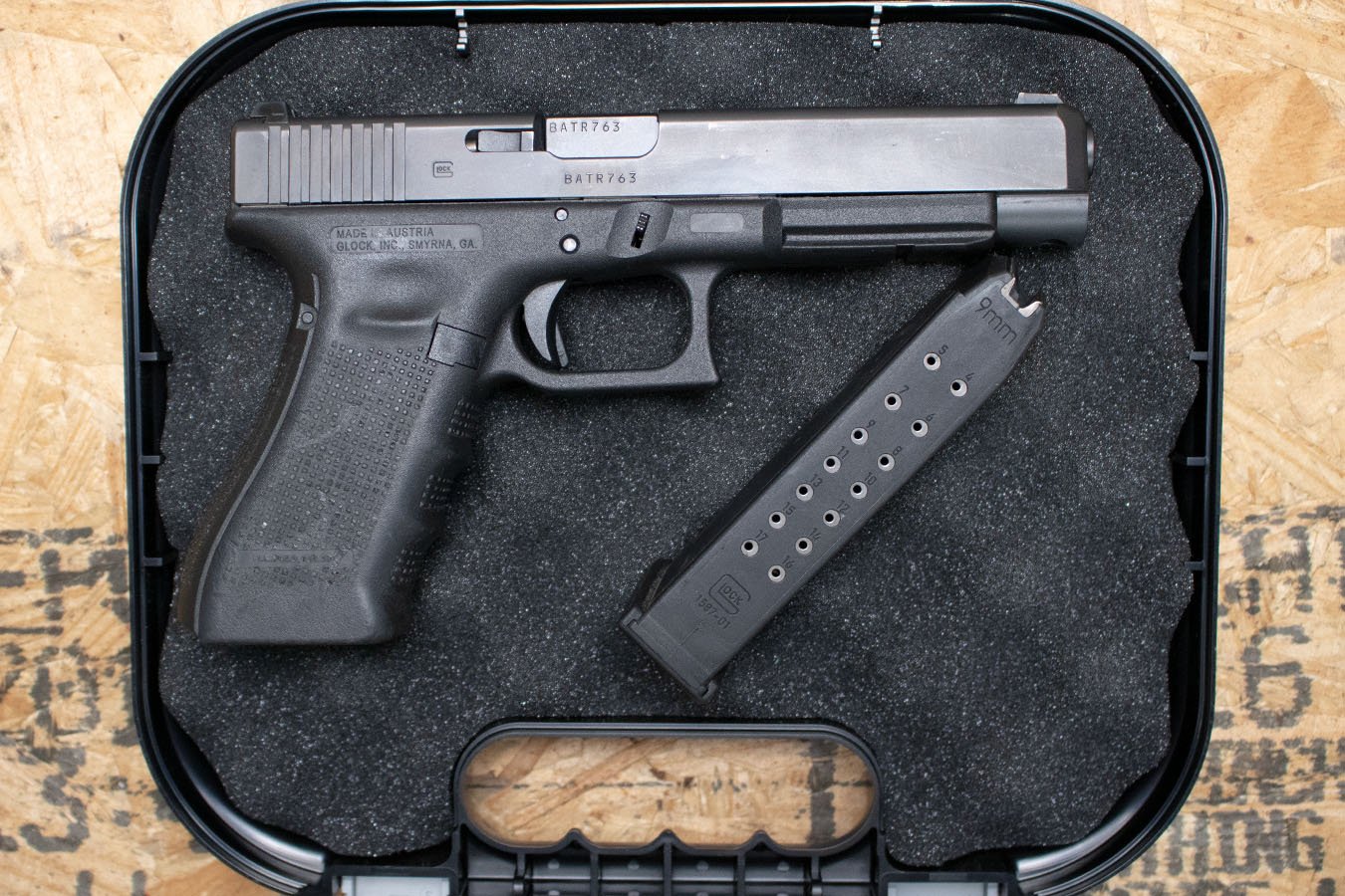 Glock 34 Gen4 9mm Police Trade-In Pistol with Window-Cut Slide, Case