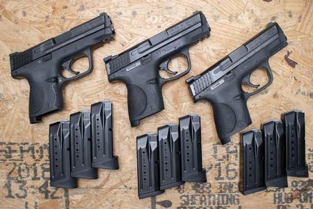 SMITH AND WESSON MP9C 9MM  NIGHT SIGHTS (VERY GOOD)