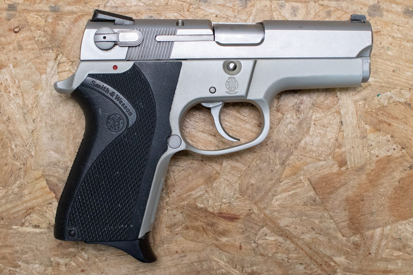 Smith & Wesson 6906 9mm Police Trade-In Pistol with Manual Safety