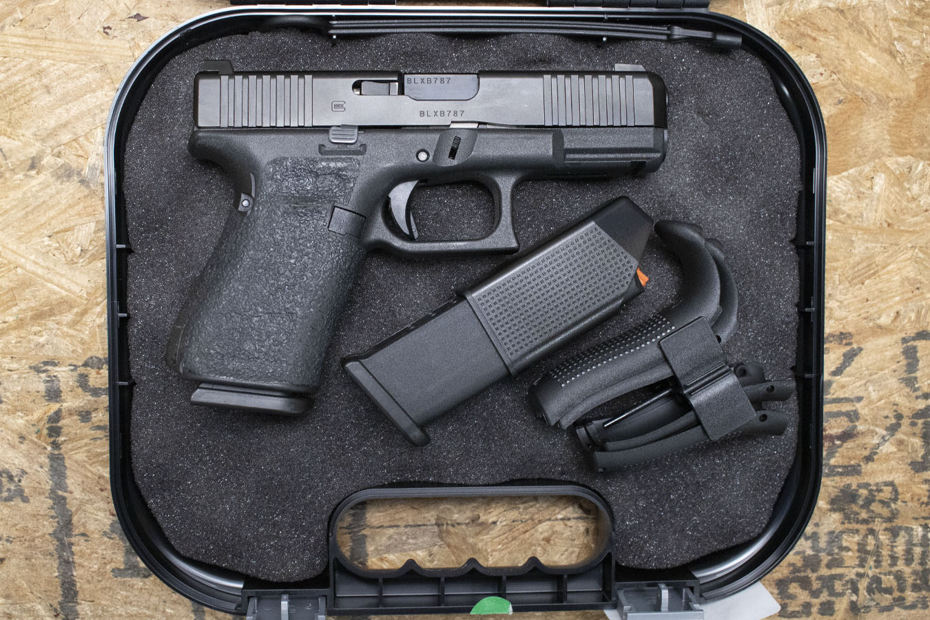 Glock 19Gen5 9mm Police Trade-In Pistol with Two Magazines, Case, Backstraps