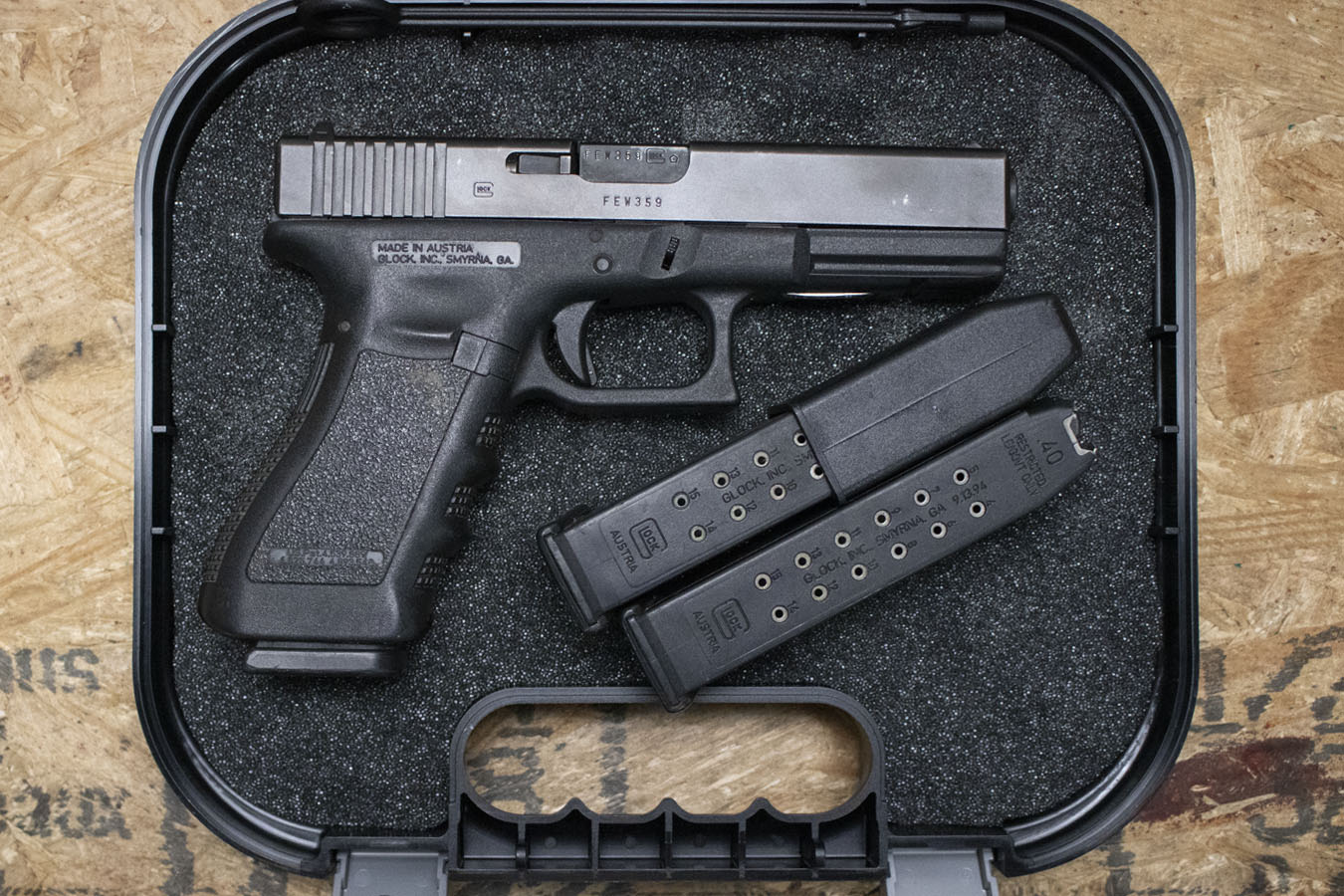Glock 22 Gen3 40 S&W Police Trade-In Pistol with Three Magazines and Case