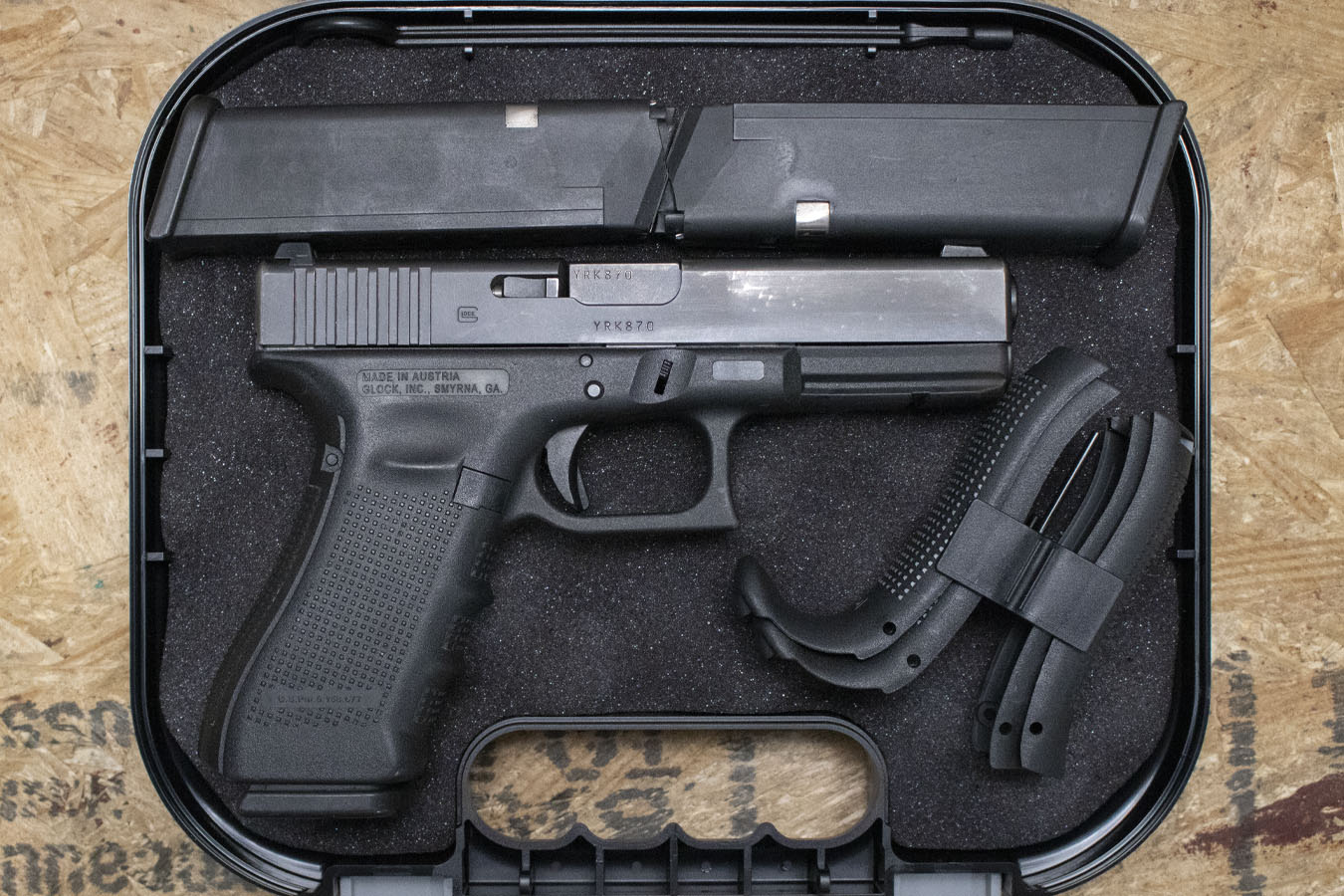 Glock 17 Gen4 9mm Police Trade-in Pistol with Three Magazines, Case, and Backstraps