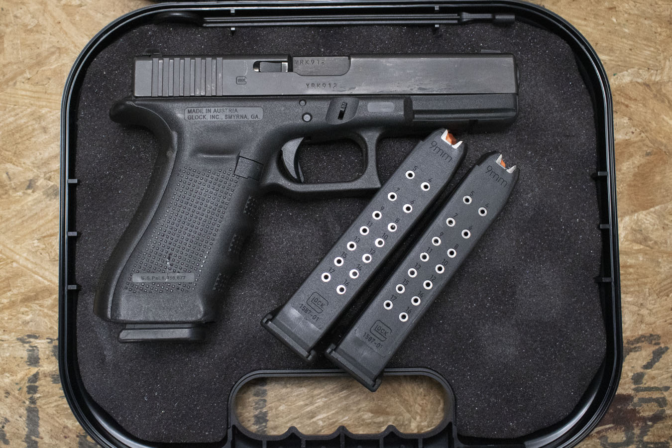 Glock 17 Gen4 9mm Police Trade-in Pistol with Three Magazines and Case