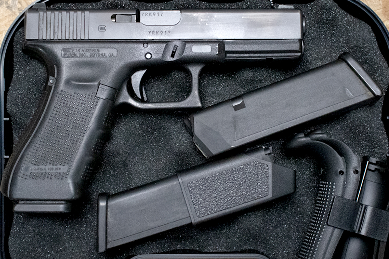 Glock 17 Gen4 9mm Police Trade-in Pistol with Three Magazines and Original Case