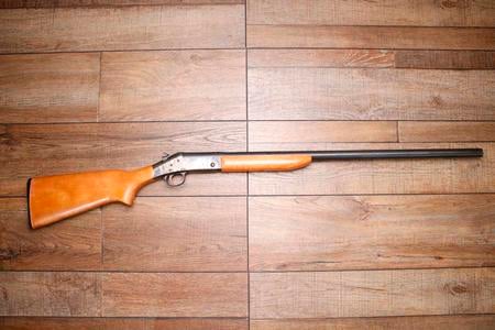 H AND R TOPPER MODEL 58 12 GA USED