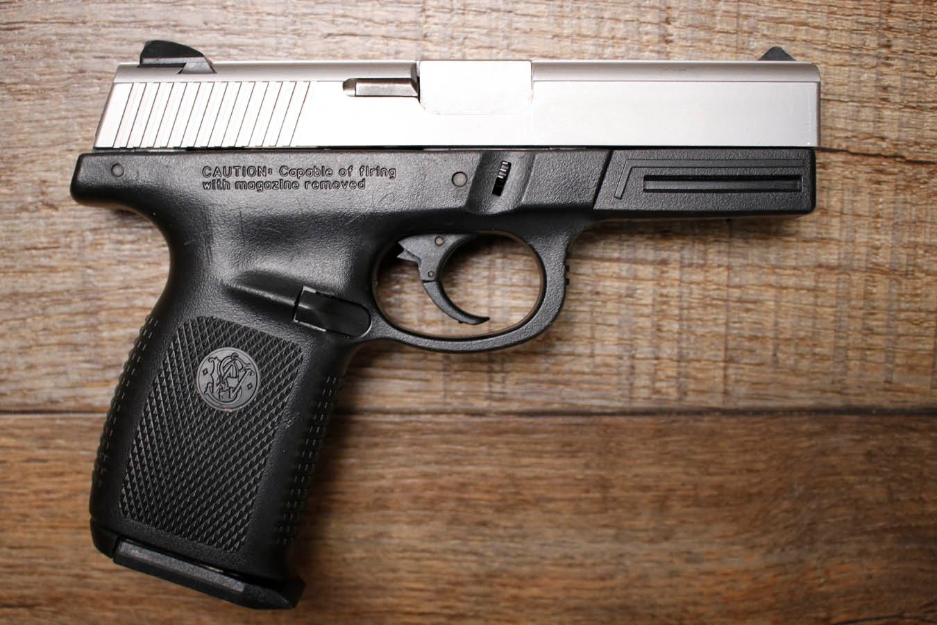 Smith & Wesson SW40VE 40 S&W Police Trade-In Pistol