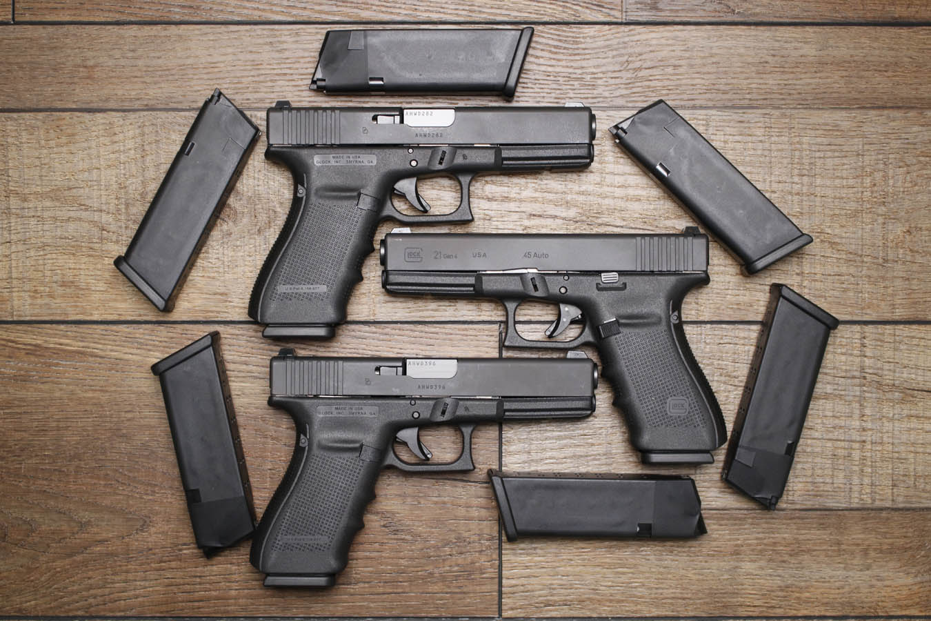 Glock 21 Gen4 45 ACP Police Trade-in Pistol with Night Sights and 3 Magazines (New in Box)