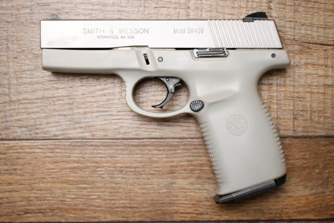 Smith & Wesson SW40VE 40 S&W Police Trade-In Pistol