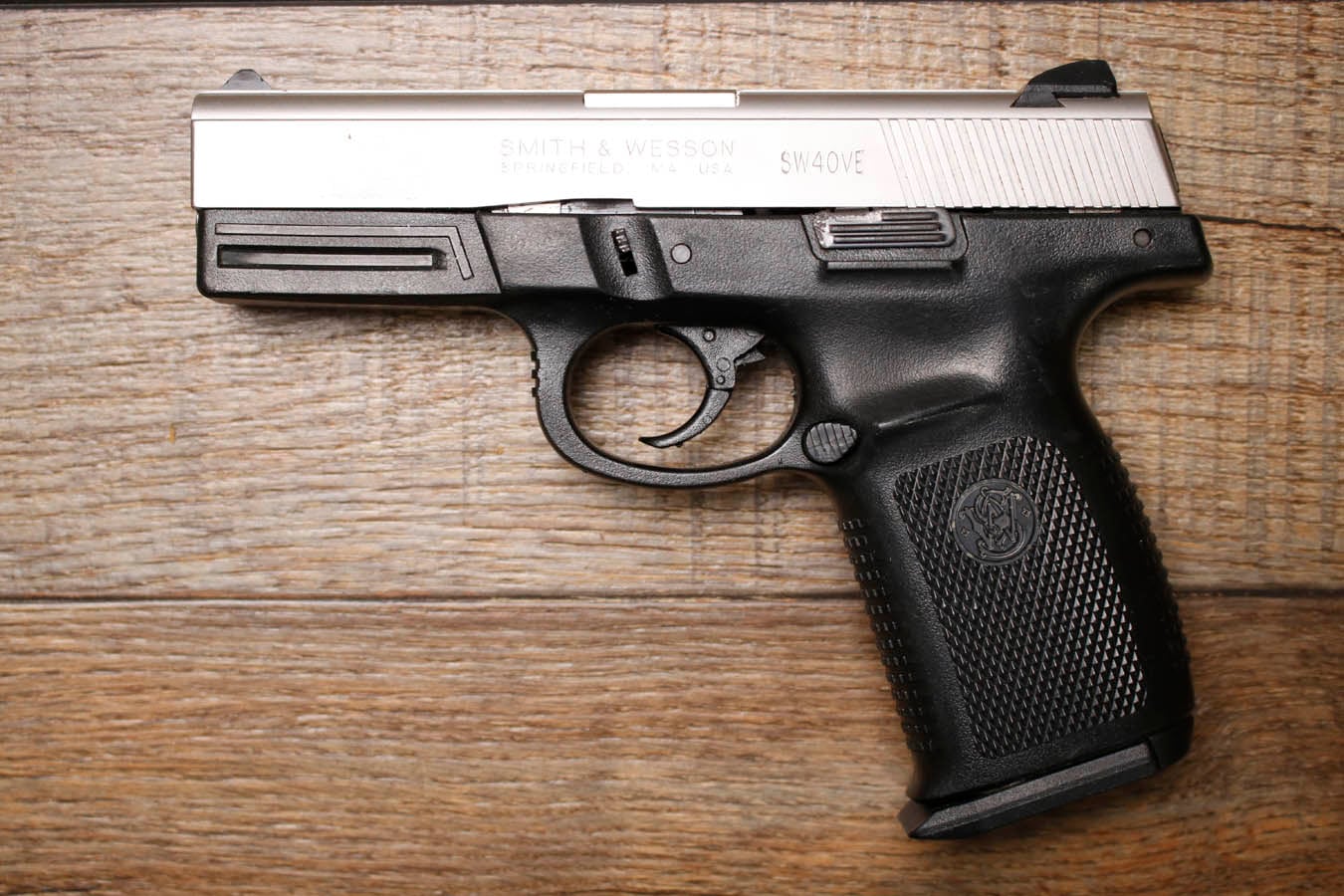 Smith & Wesson SW40VE 40 S&W Police Trade-In Pistol