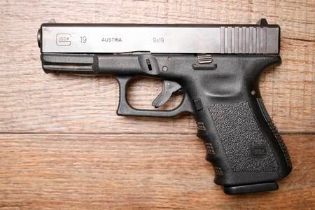 GLOCK 19 9 MM USED