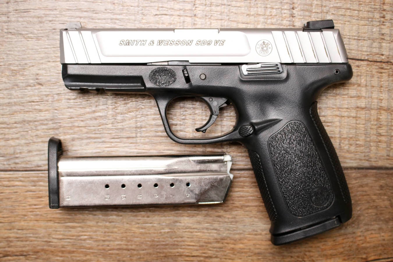 Smith & Wesson SD9VE 9mm Police Trade-In Pistol with Two Magazines