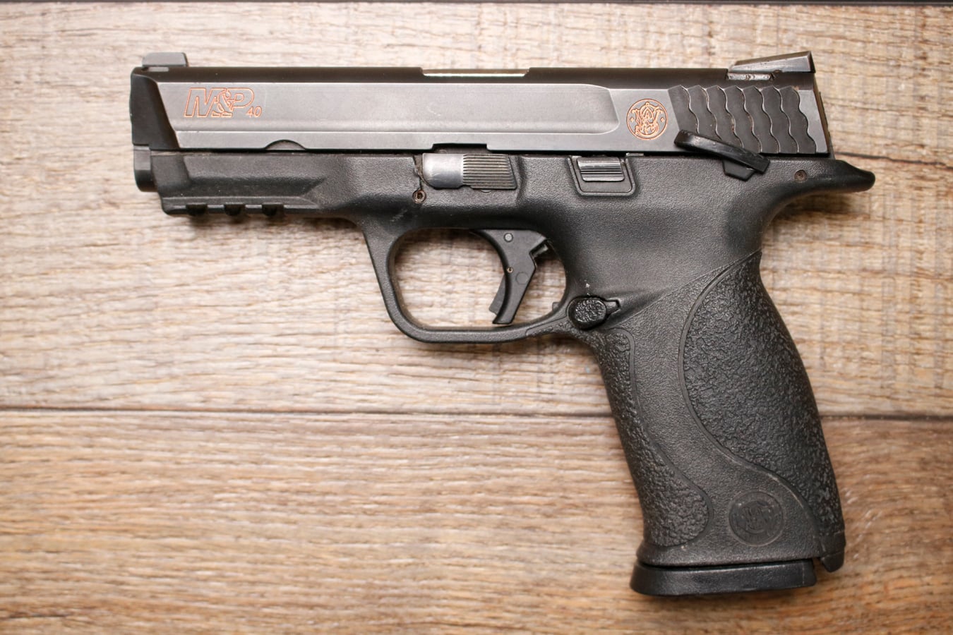 Smith & Wesson M&P40 40 S&W Police Trade-In Pistol with Thumb Safety