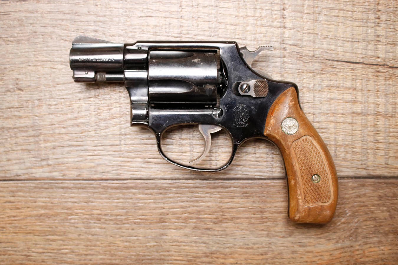 Smith & Wesson Model 37 Chiefs Special Airweight .38 Special Police Trade-in Revolver with Wood Grips