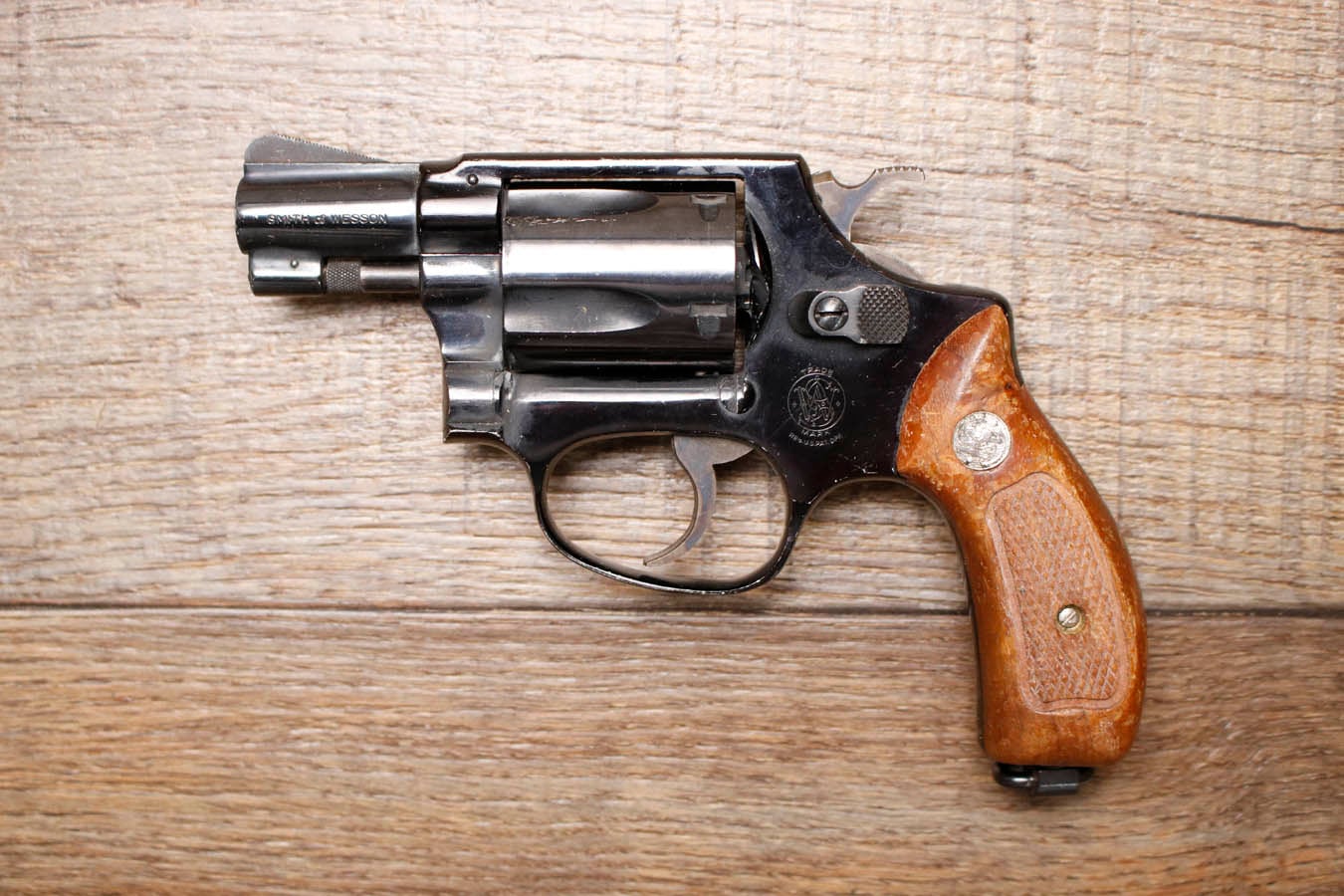 Smith & Wesson Model 37 Chiefs Special Airweight .38 Special Police Trade-in Revolver with Wood Grips