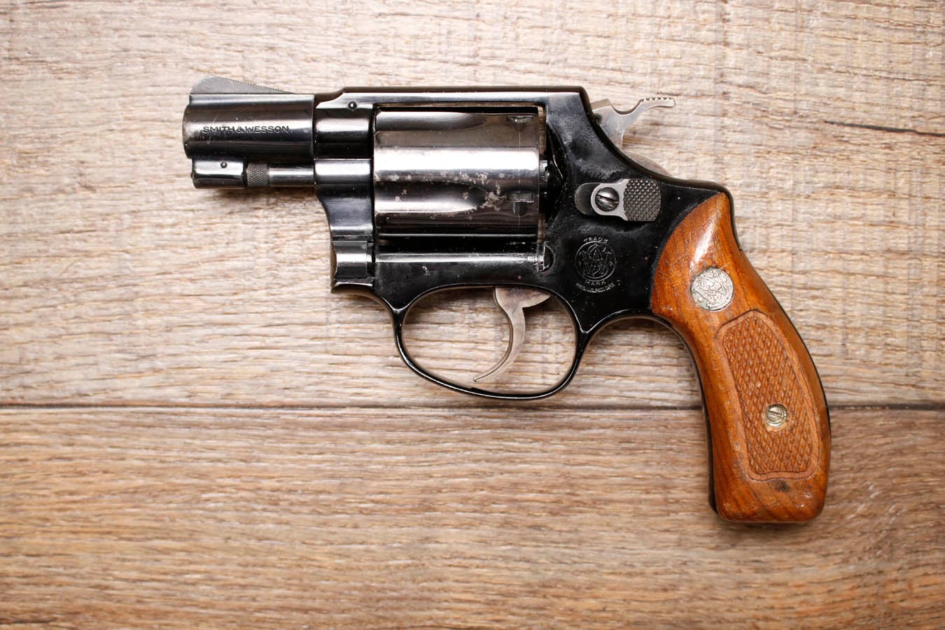 Smith & Wesson Model 37 Chiefs Special Airweight .38 Special Police Trade-in Revolver with Wood Grips