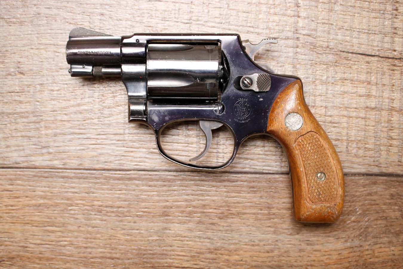 Smith & Wesson Model 37 Chiefs Special Airweight .38 Special Police Trade-in Revolver with Wood Grips