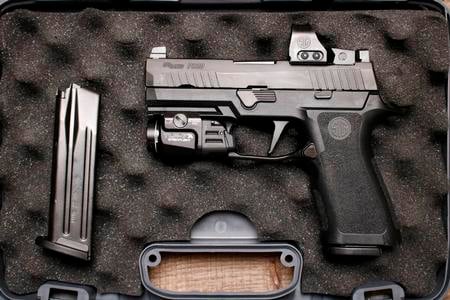SIG SAUER P320 XCARRY 9MM NIGHT SIGHTS POLICE TRADE-IN (VERY GOOD) CONDITION