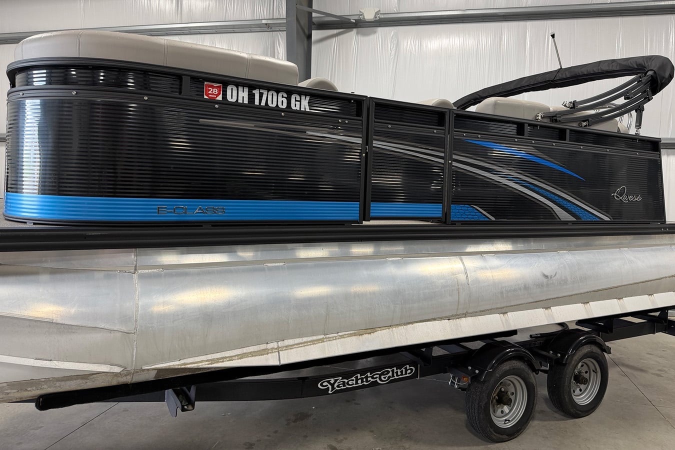 Apex Marine 2022 QWEST E 818 LANAI LT TRITOON