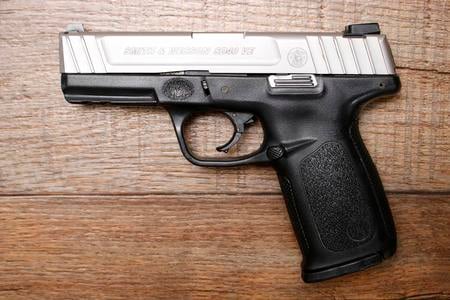 SMITH + WESSON SD40VE 40SW USED