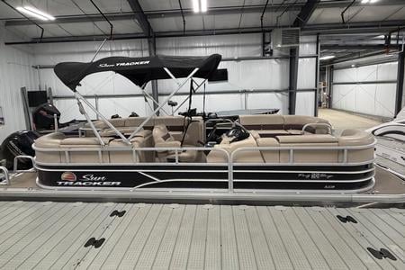 Tracker 2018 Sun Tracker Party Barge 22 DLX with 2018 Mercury 150L