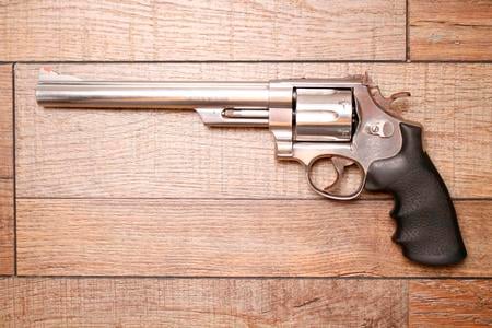 SMITH AND WESSON 629-4 44MAG USED