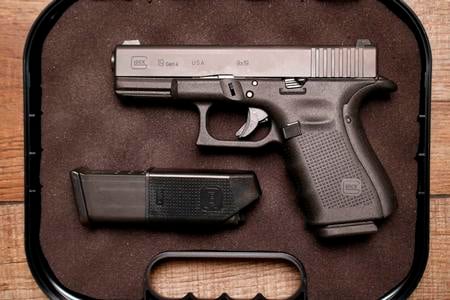 GLOCK 19GEN4 9MM US MADE NIGHT SIGHTS POLICE TRADE-IN (VERY GOOD) CONDITION