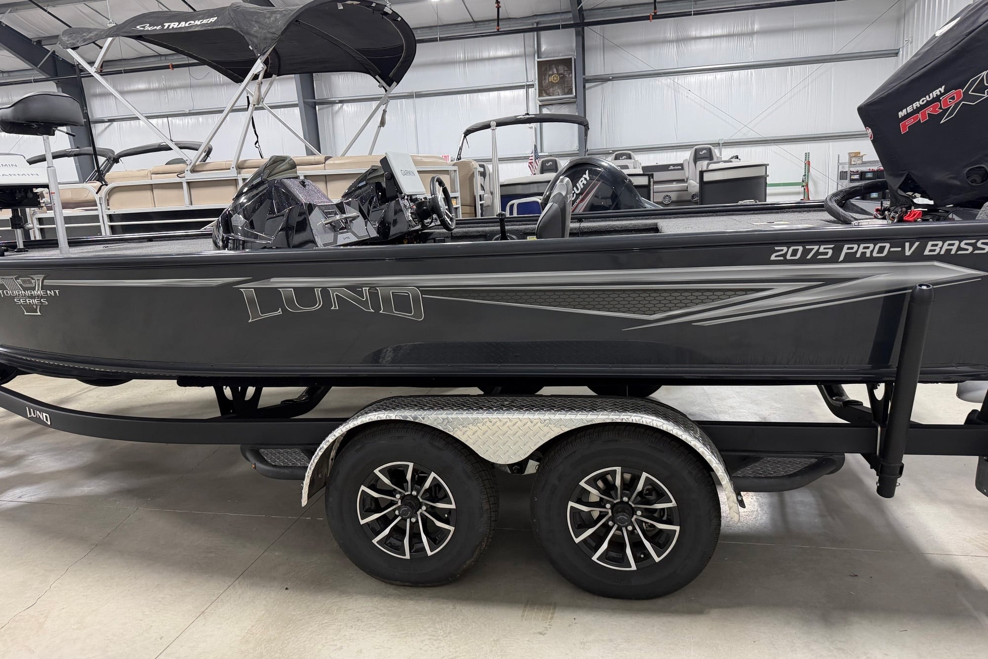 Lund 2075 Pro V Bass XS Gunmetal Aluminum Bass Boat with 250 HP Engine