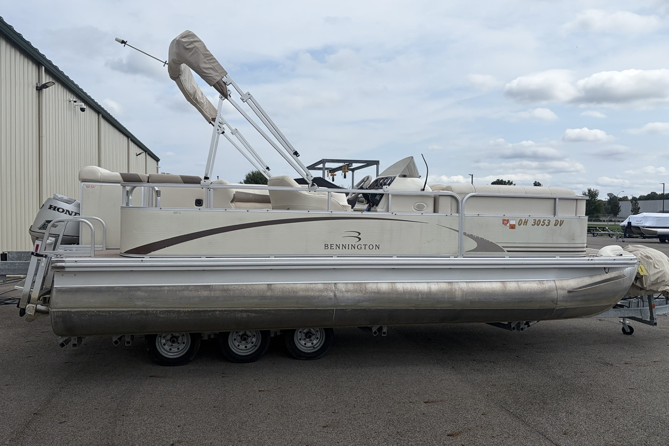 Bennington 2004 207L Pontoon Boat with 2004 Honda Outboard Motor