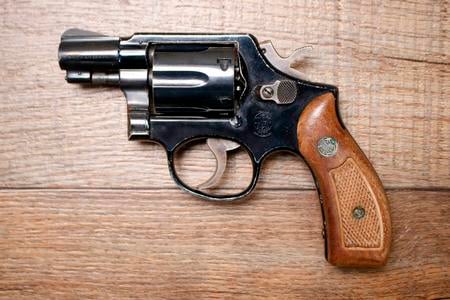 SMITH AND WESSON 12-2 AIRWEIGHT 38 SPECIAL USED
