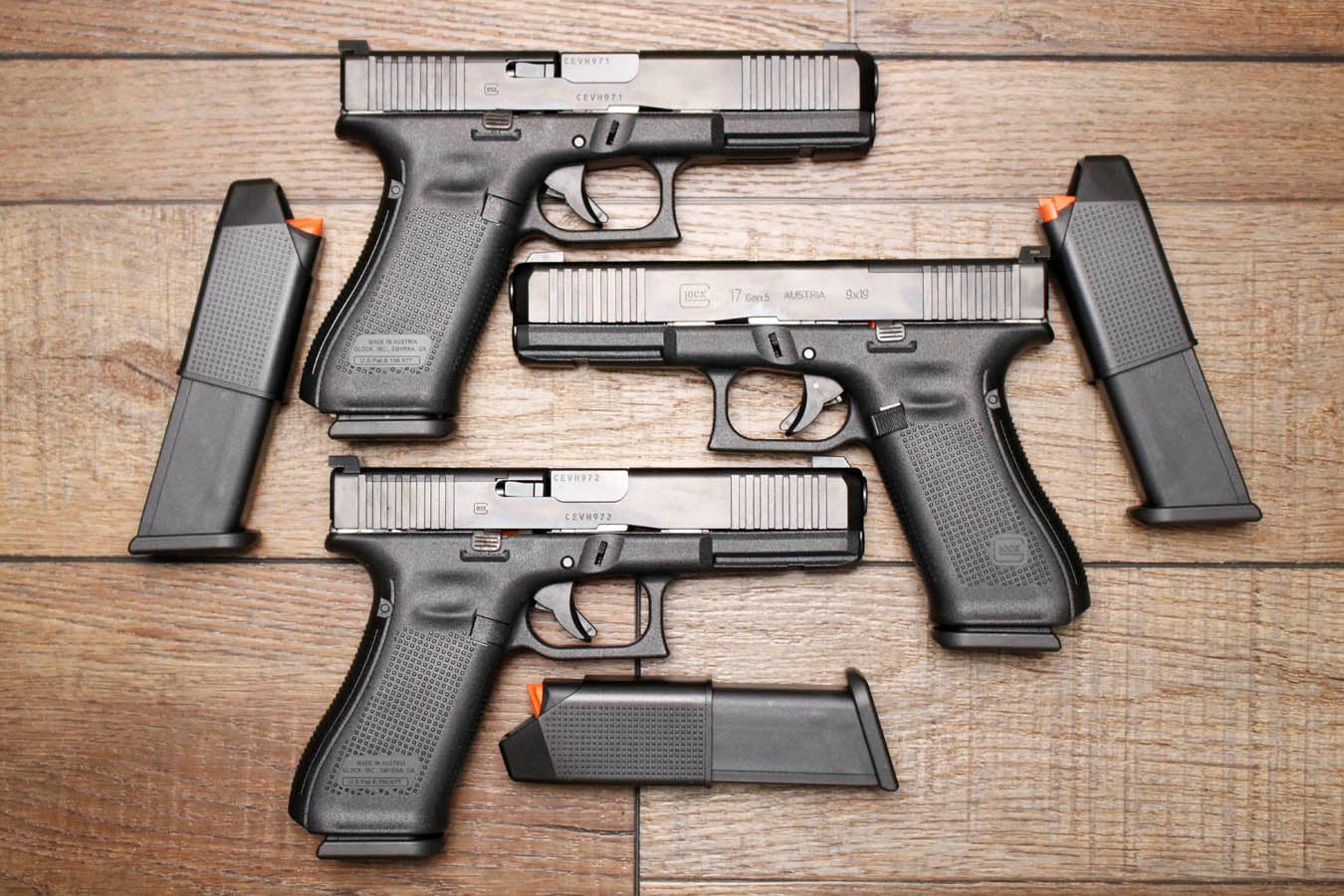 Glock 17 M.O.S. Gen 5 9mm Optic Ready Police Trade-In Pistols with Night Sights and Front Slide Serrations
