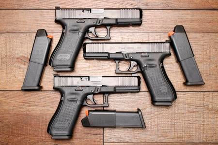 17GEN5 MOS 9MM FRONT SERRATIONS NIGHT SIGHTS W/ADAPTOR PLATES (VERY GOOD)