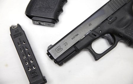 23 40 S&W POLICE TRADES WITH 3 MAGS (GEN3)