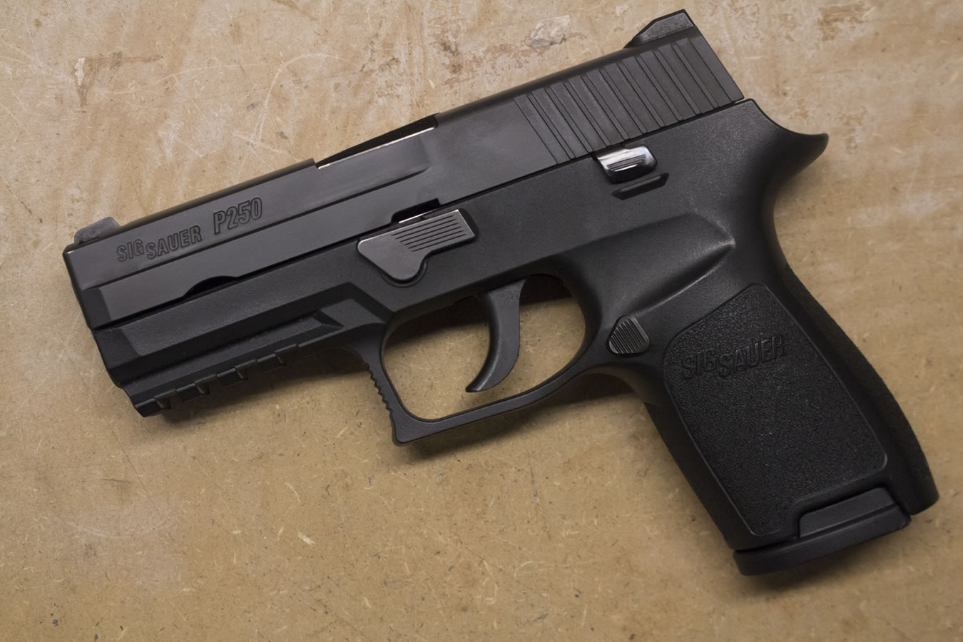 Sig Sauer P250 Compact 40 S W DAO Police Trade ins Fair Condition sig-sauer-p250-compact-40-s-w-dao-police-trade-ins-fair-condition