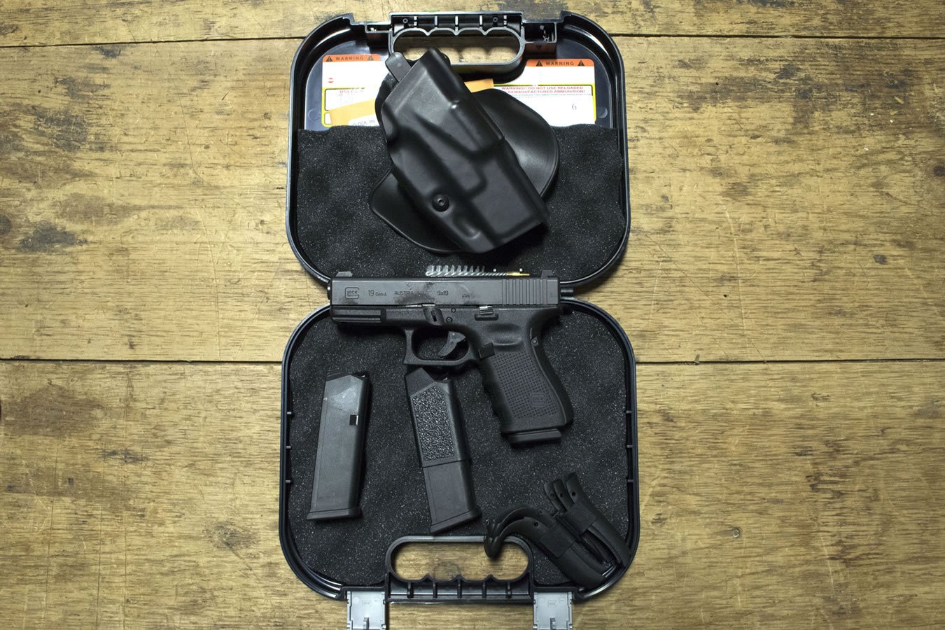 Glock 19 Gen4 9mm Police Trade-in Pistols with Holster and Night Sights (Very Good Condition)