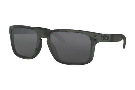 OAKLEY Holbrook Sunglasses with Multicam Black Frame and Gray Polarized Lenses