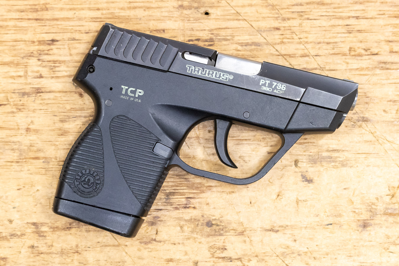 Pistola Taurus PT738 TCP .380 ACP 