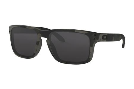 OAKLEY Holbrook Sunglasses with Multicam Frame and Gray Lenses
