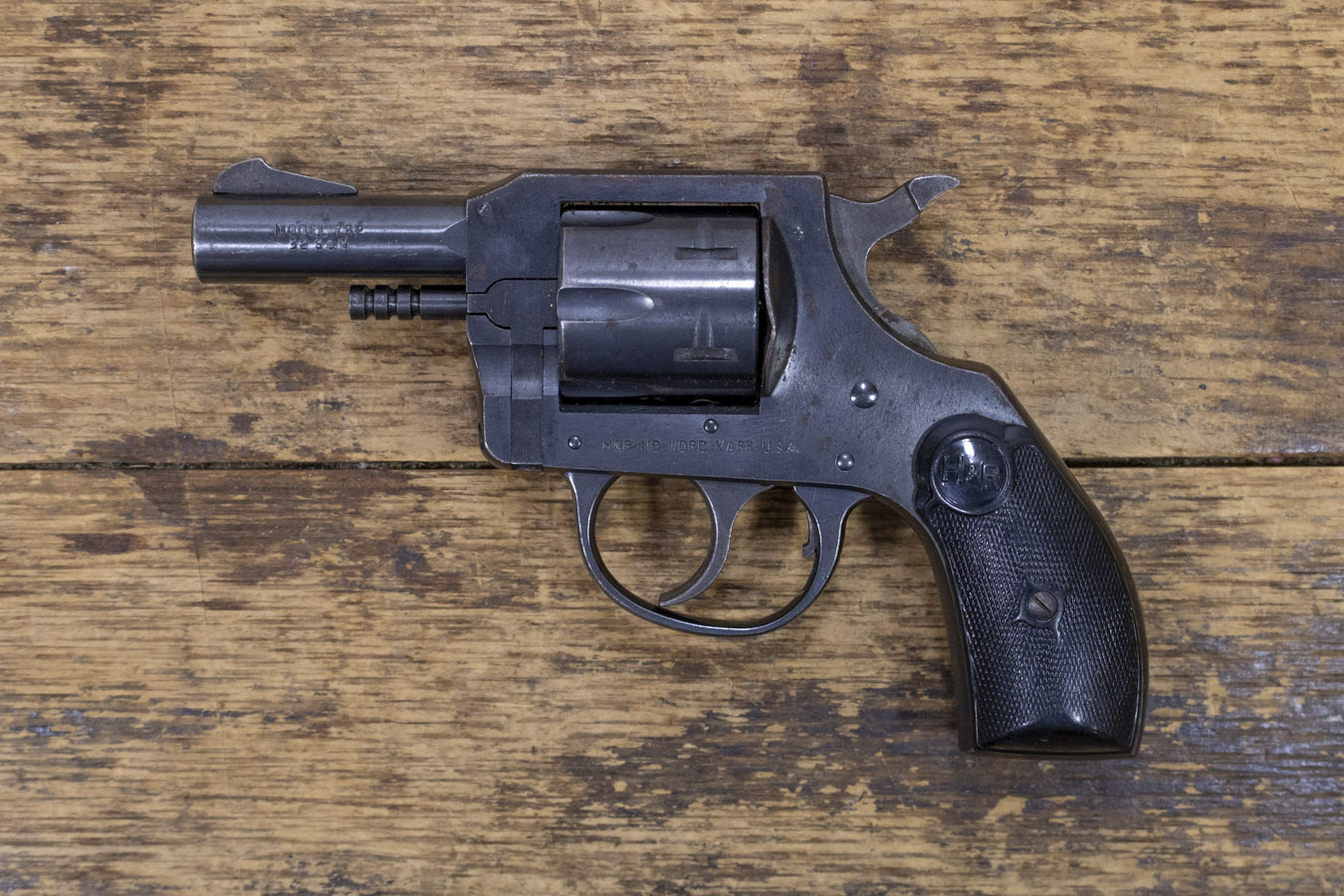 H AND R 732 32 SW POLICE TRADE-IN REVOLVER 