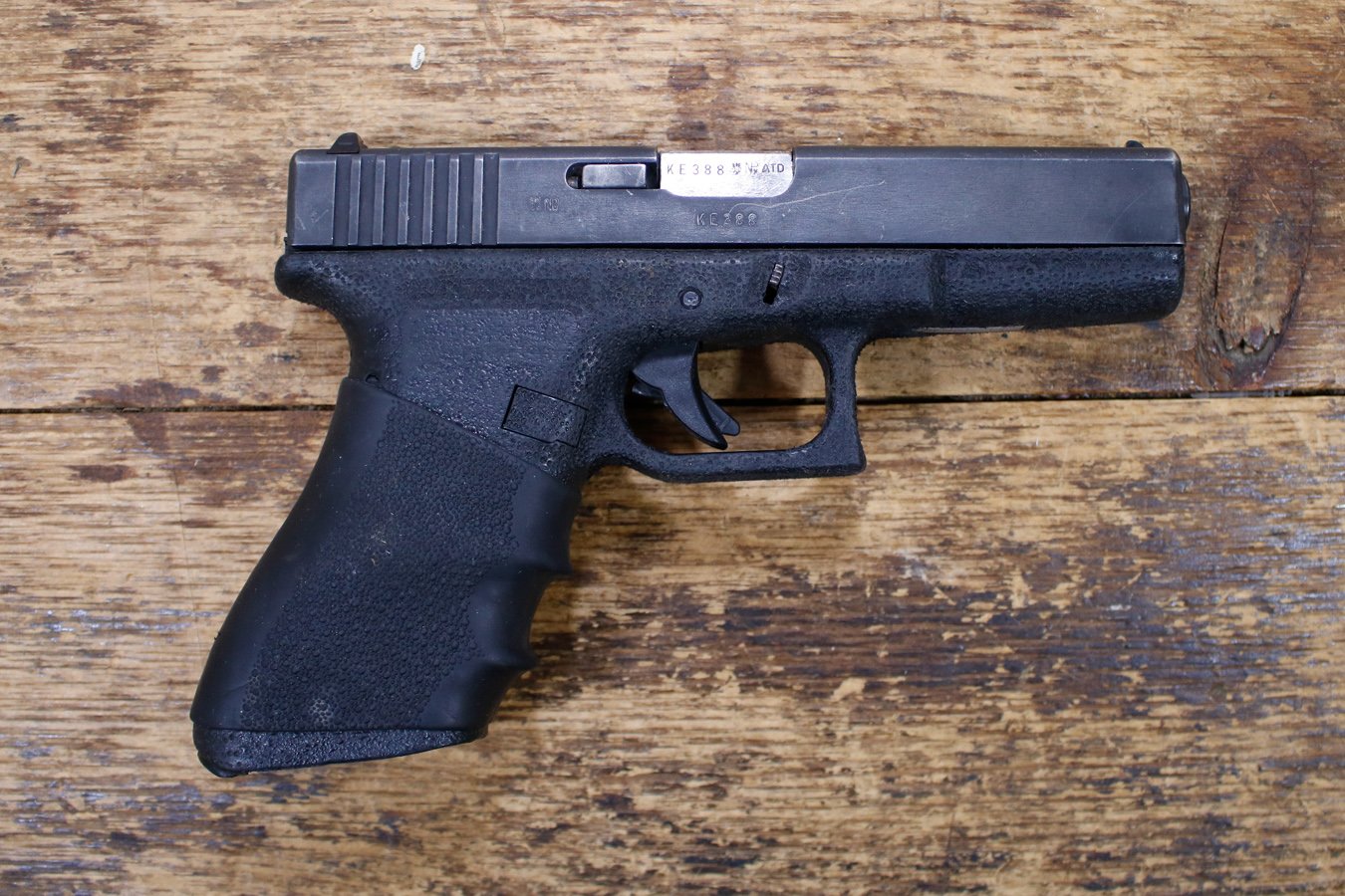 Glock 17 Gen 2 9mm Police Trade-In Pistol (No Magazine Included)