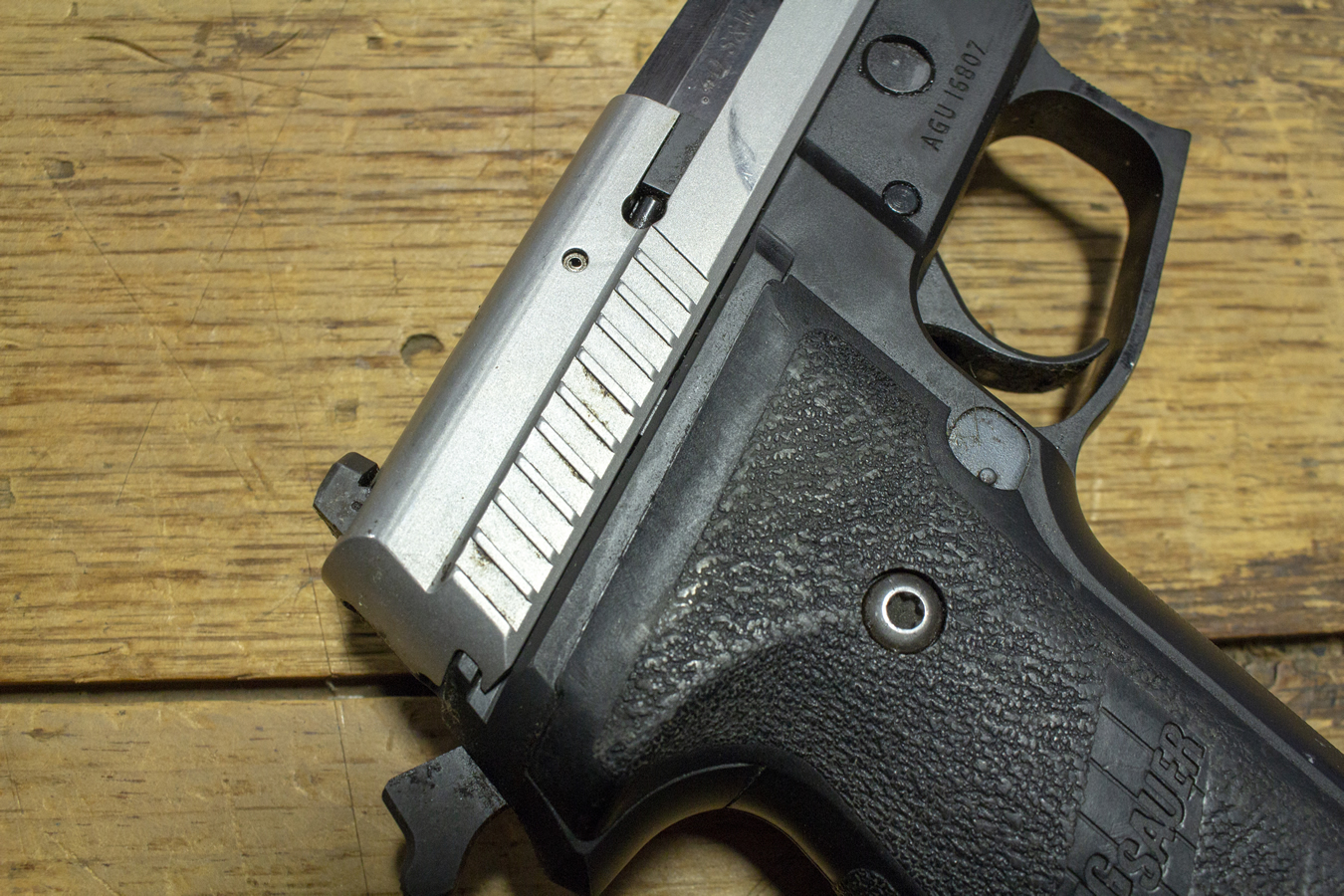 SIG SAUER P229R 40 S&W Two-Tone DA/SA Police Trade-in Pistols with Rail (Fair Condition)
