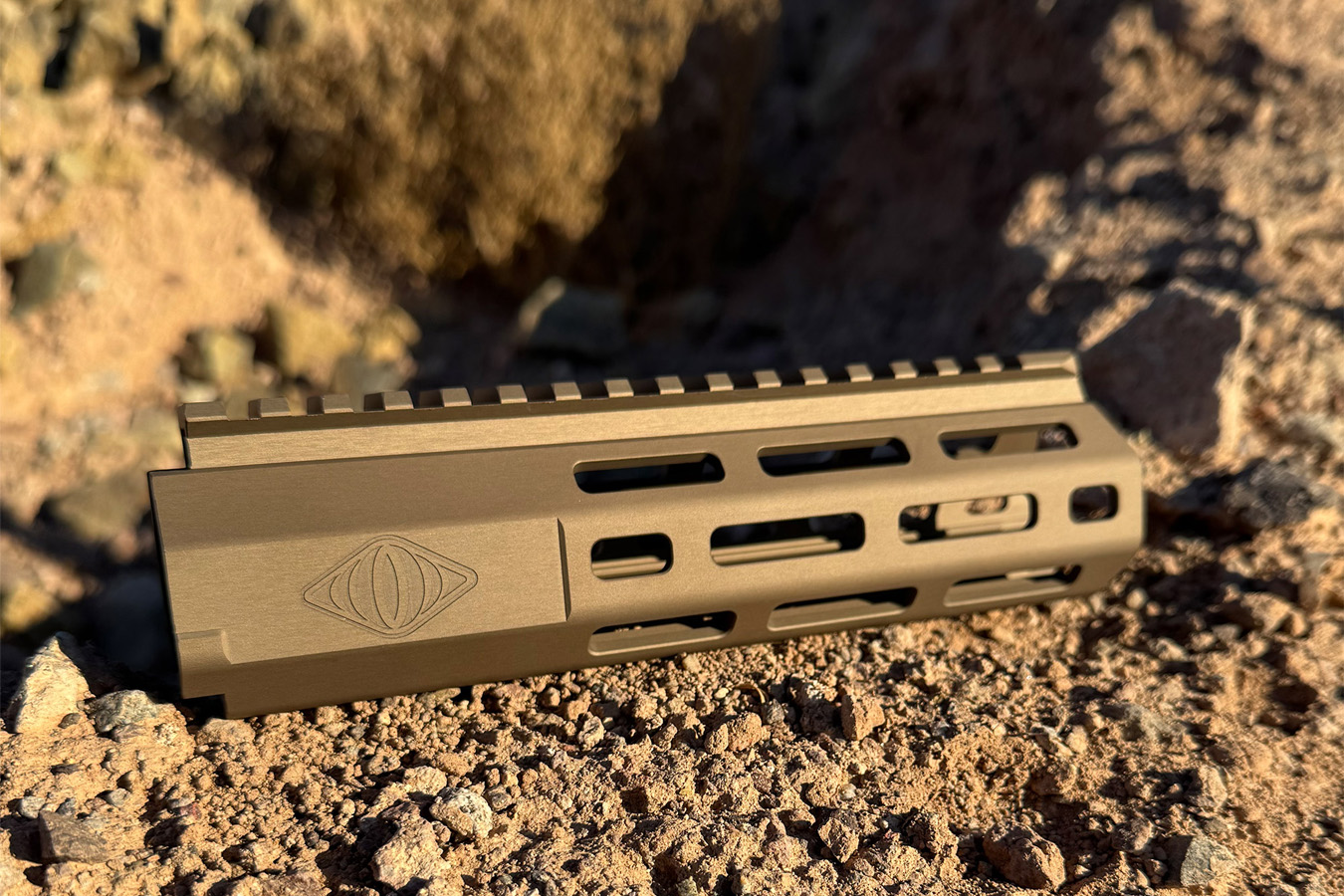 REPTILIA Handguard AR15 10.5in Length FDE