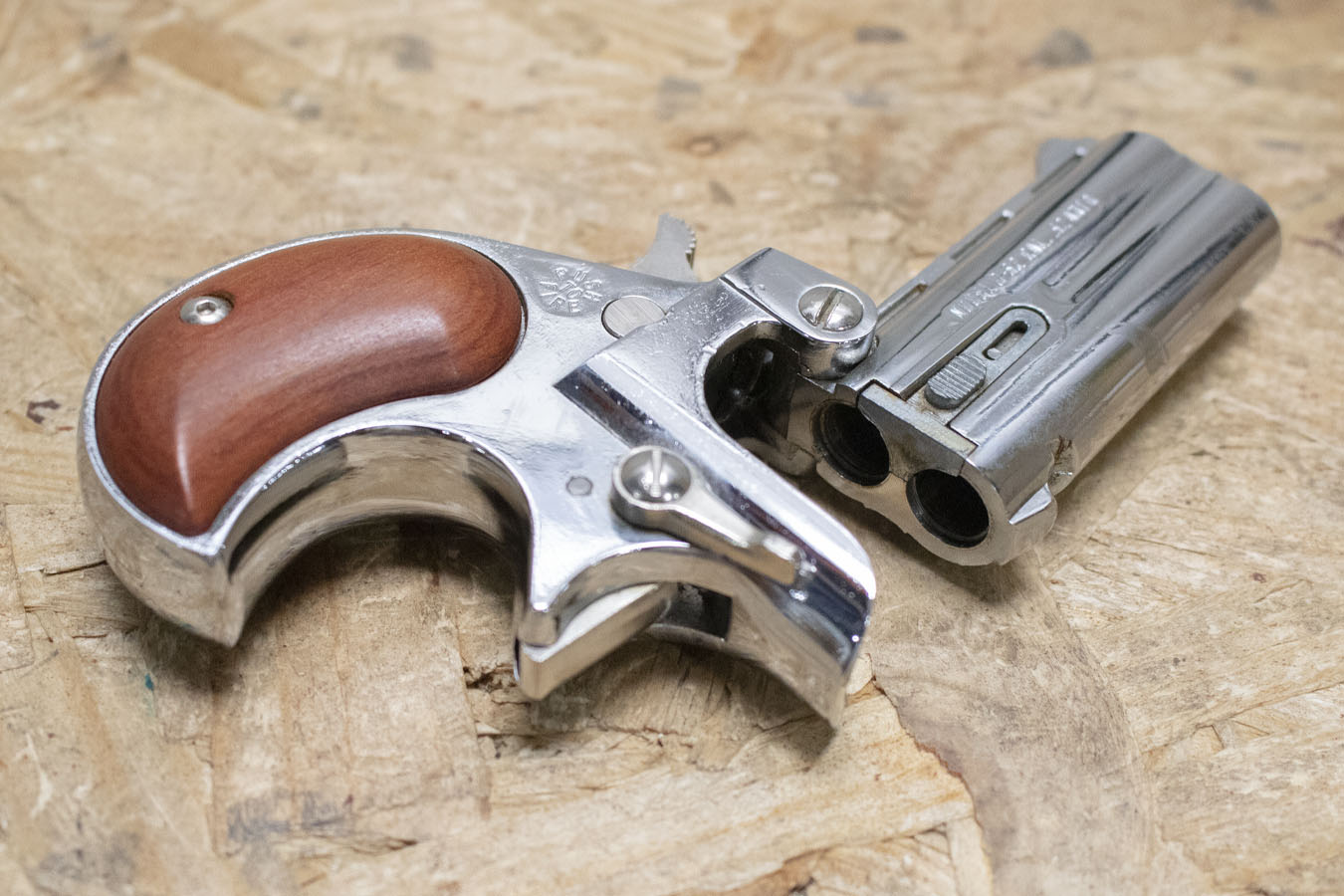DAVIS D-32 32ACP Derringer Police Trade-In Pistol with Nickel Finish
